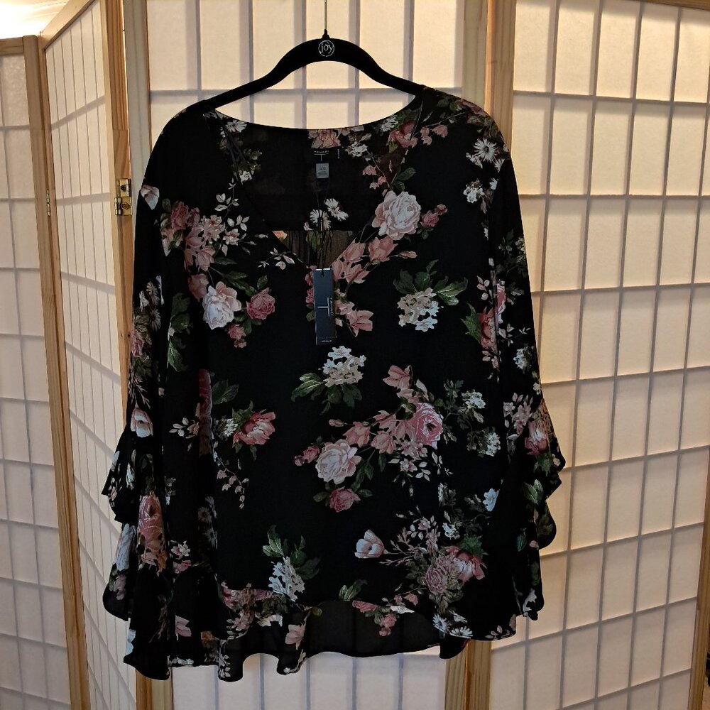 Tahari 1x Flower Blouse